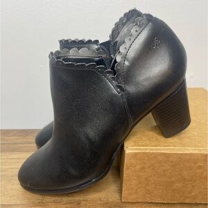 Jack Rogers Black Leather Marianne Side Zip Scalloped Trim Bootie 9